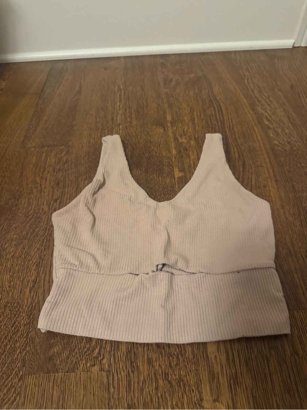 vestique Ribbed V-Neck Crop Camisole - Light Mauve